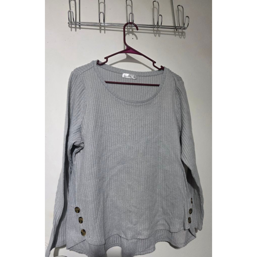 Women's 89th + MADISON Gray Ribbed Long Sleeve Tee 2X with Brown Buttons